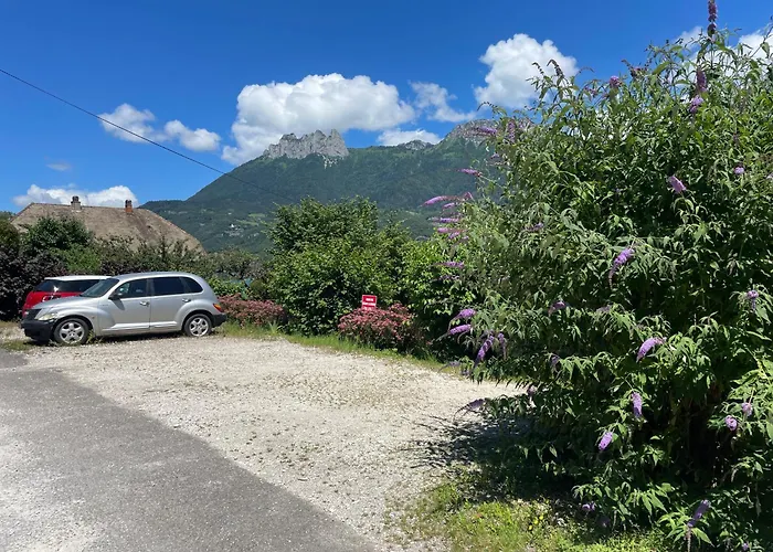 Rare 2 Bedroom With Private Beach On Lake Annecy