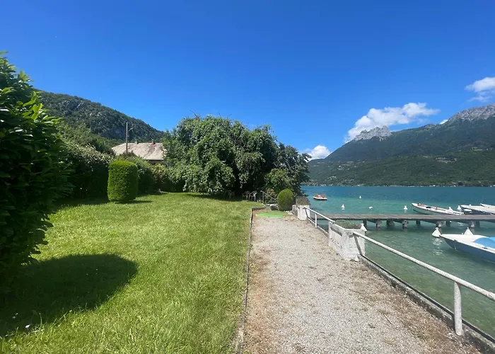 Rare 2 Bedroom With Private Beach On Lake Annecy